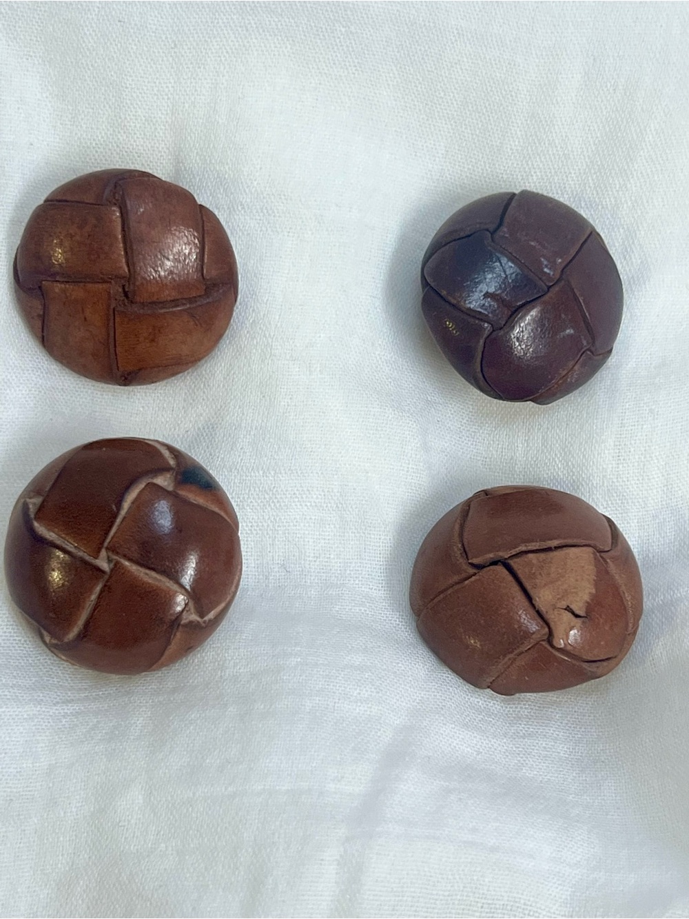 4/Genuine: VTG. NOS/HUGE 1.5-inch LEATHER WOVEN BUTTON/ORNAMENT/BRN-TAN